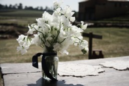 sweet pea in jar centrepiece